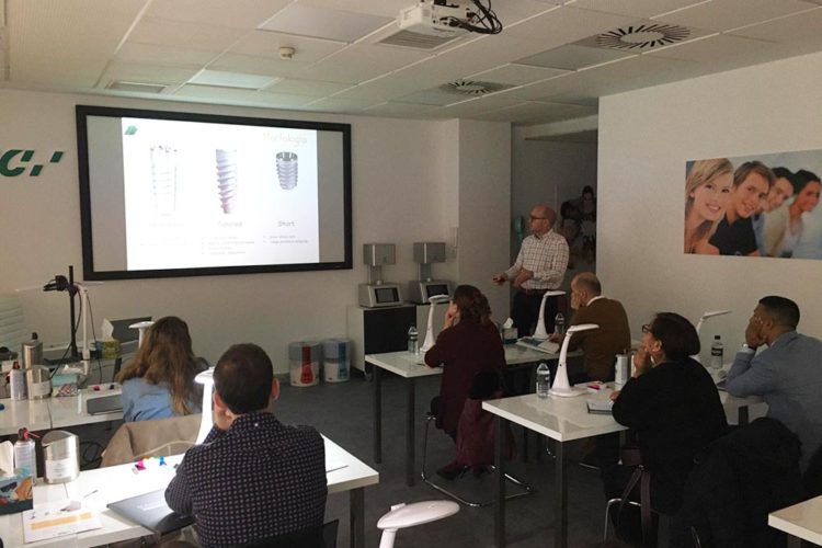 Curso de implantes dentales en el GC Europe Campus de Madrid
