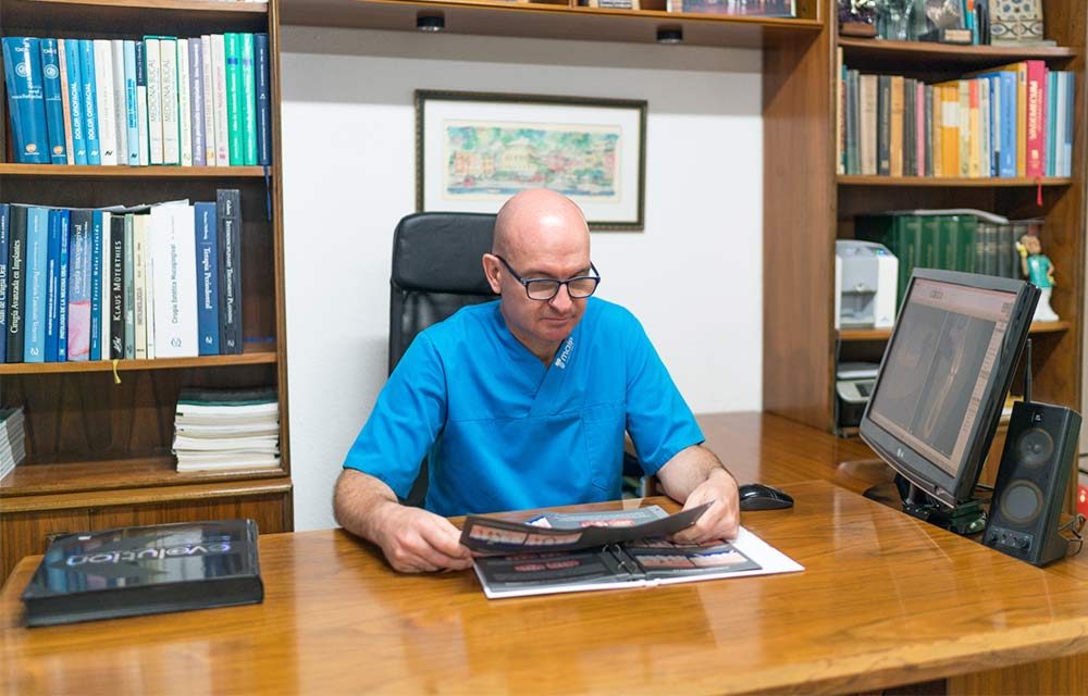 El Dr. Iglesia Puig, revisor de una de las revistas más prestigiosas sobre implantología