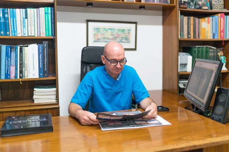 El Dr. Iglesia Puig, revisor de una de las revistas más prestigiosas sobre implantología