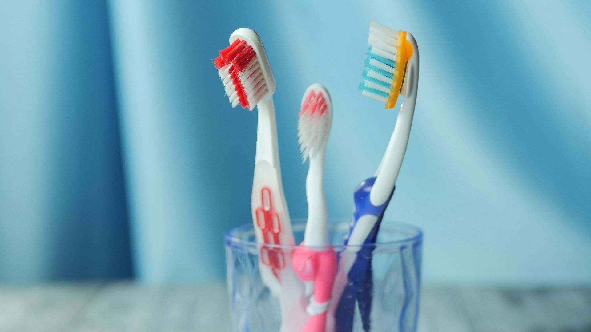 ¿Por qué es importante cambiar el cepillo de dientes?
